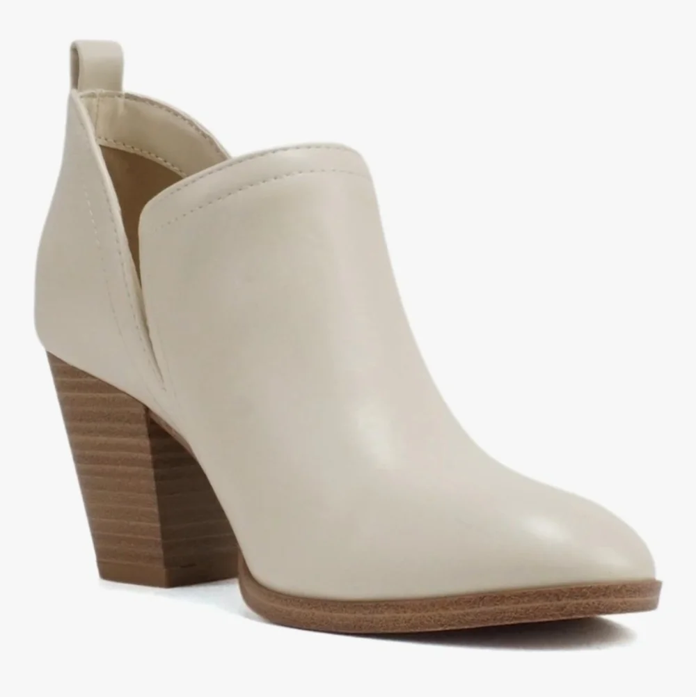 SODA GAMEY Almond Toe, V Cut, Slip On Ankle Booty Shooty Size 10